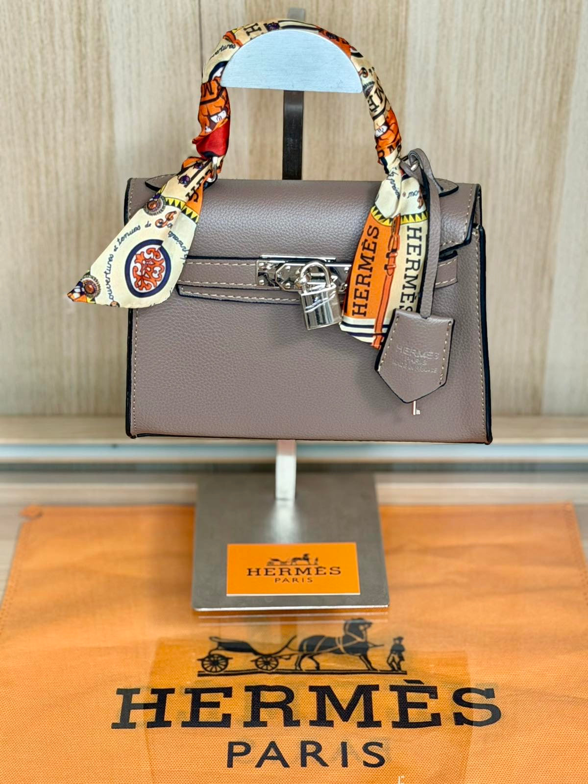 Hermès Kelly Bag – Taupe Greige with Twilly Scarf