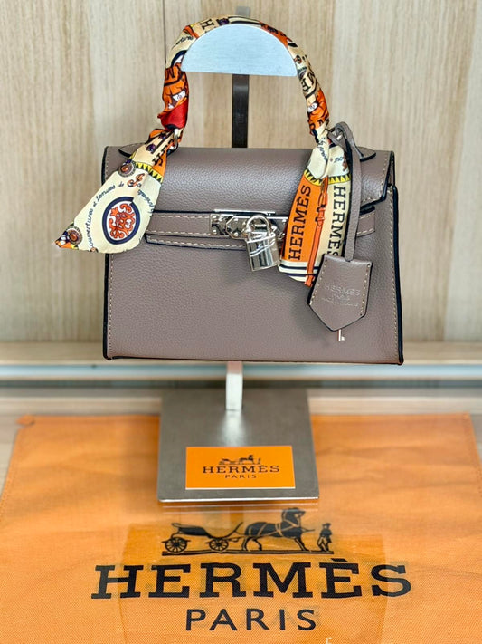 Hermès Kelly Bag – Taupe Greige with Twilly Scarf